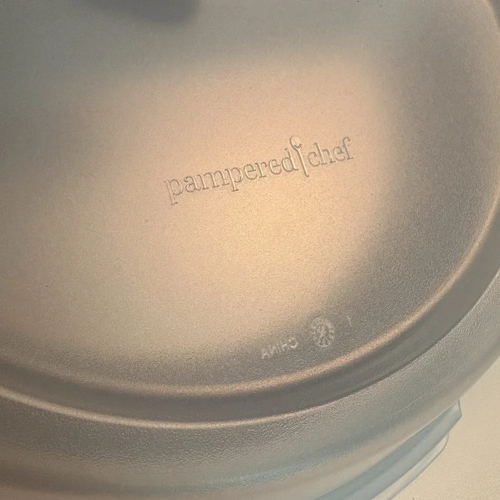 Pampered Chef 101386 Half Pie Set 2 pans 2 lids Oven-safe to 450°F